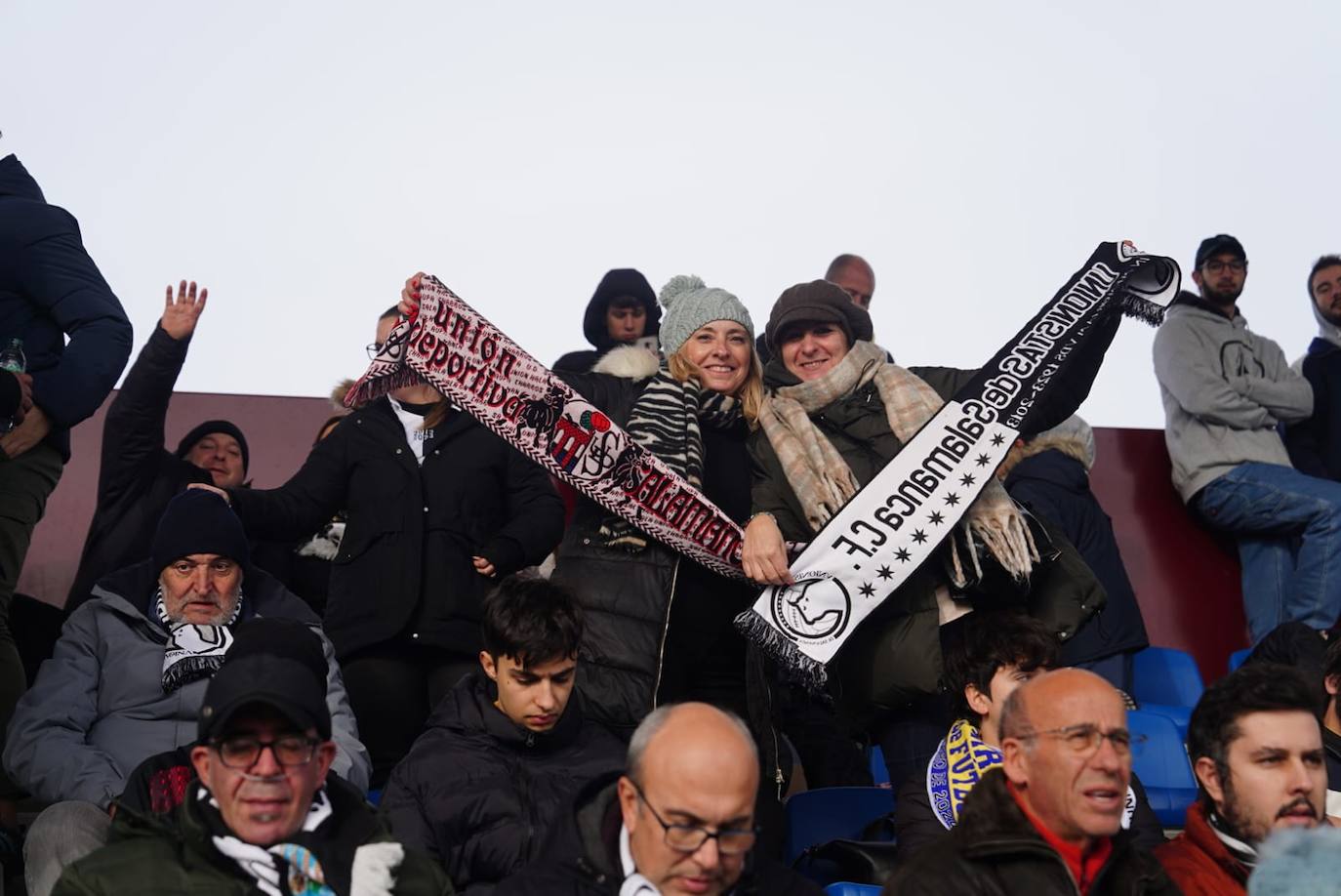 La afición de Unionistas responde a la llamada, ¡búscate en la grada!