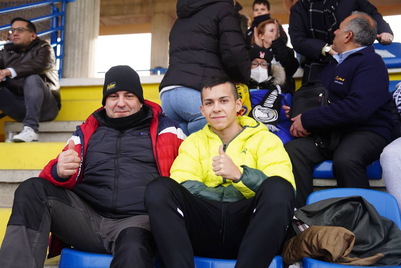 La afición de Unionistas responde a la llamada, ¡búscate en la grada!