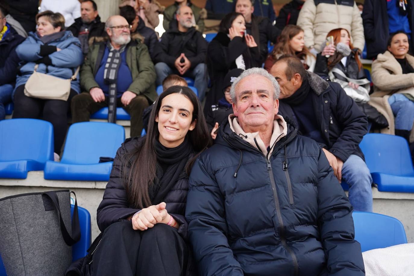 La afición de Unionistas responde a la llamada, ¡búscate en la grada!