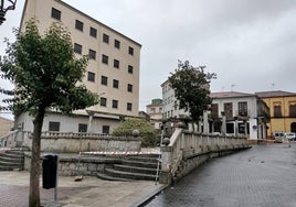 Los trabajos han comenzado con el desmontaje de la pérgola, que se trasladará al parque del Pozuelo.