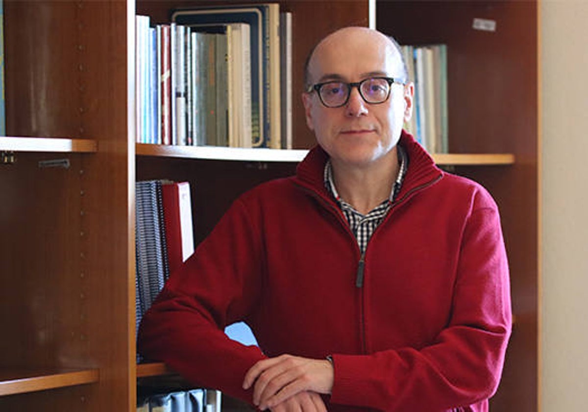 Fernando Atrio-Barandela,  catedrático de Física Teórica de la Universidad de Salamanca.