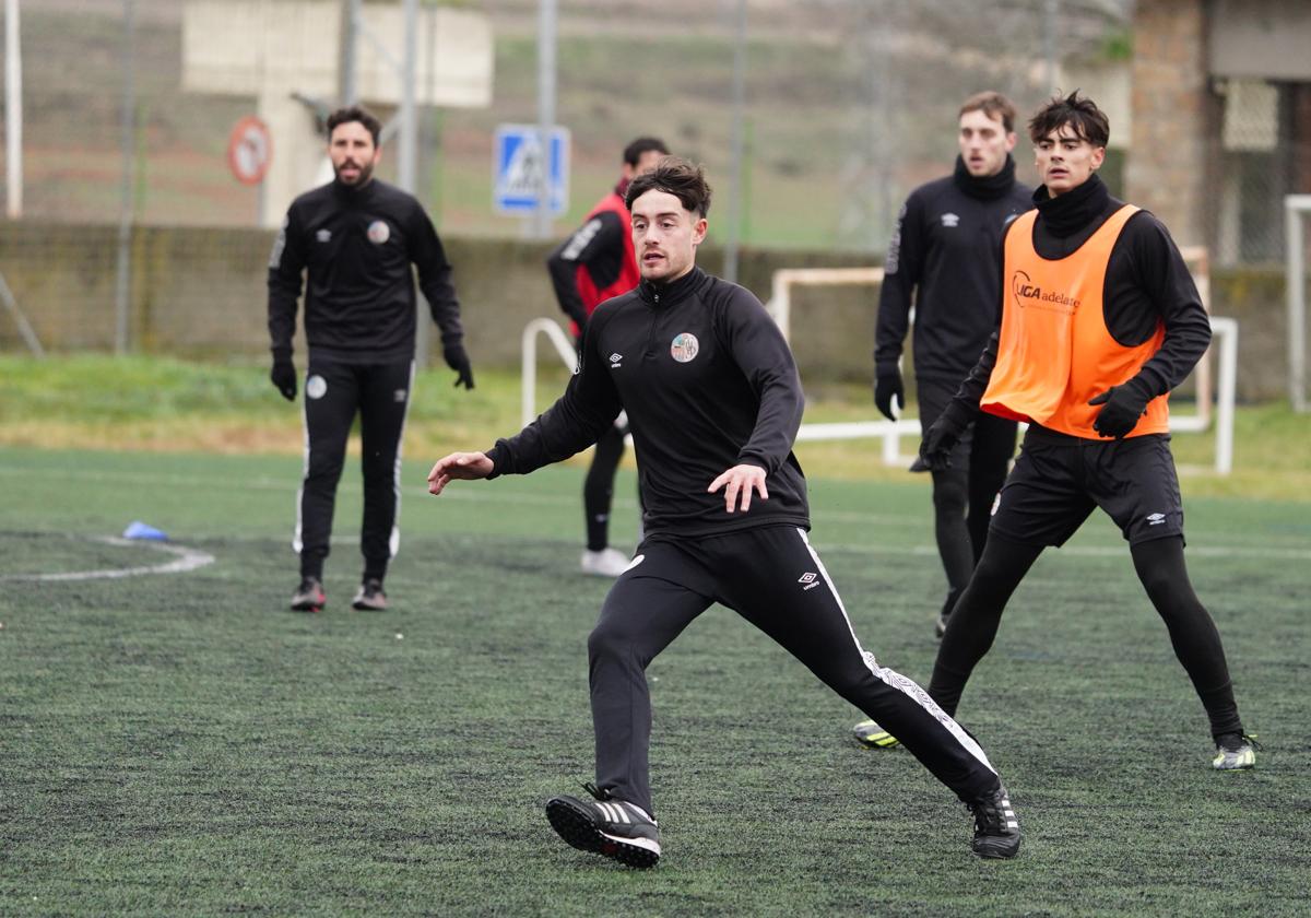 Mati, durante una sesión de entrenamiento en el campo del Tori.