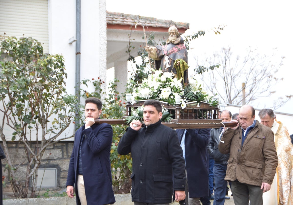 Cánticos y honores a San Antón en Calzada de Don Diego