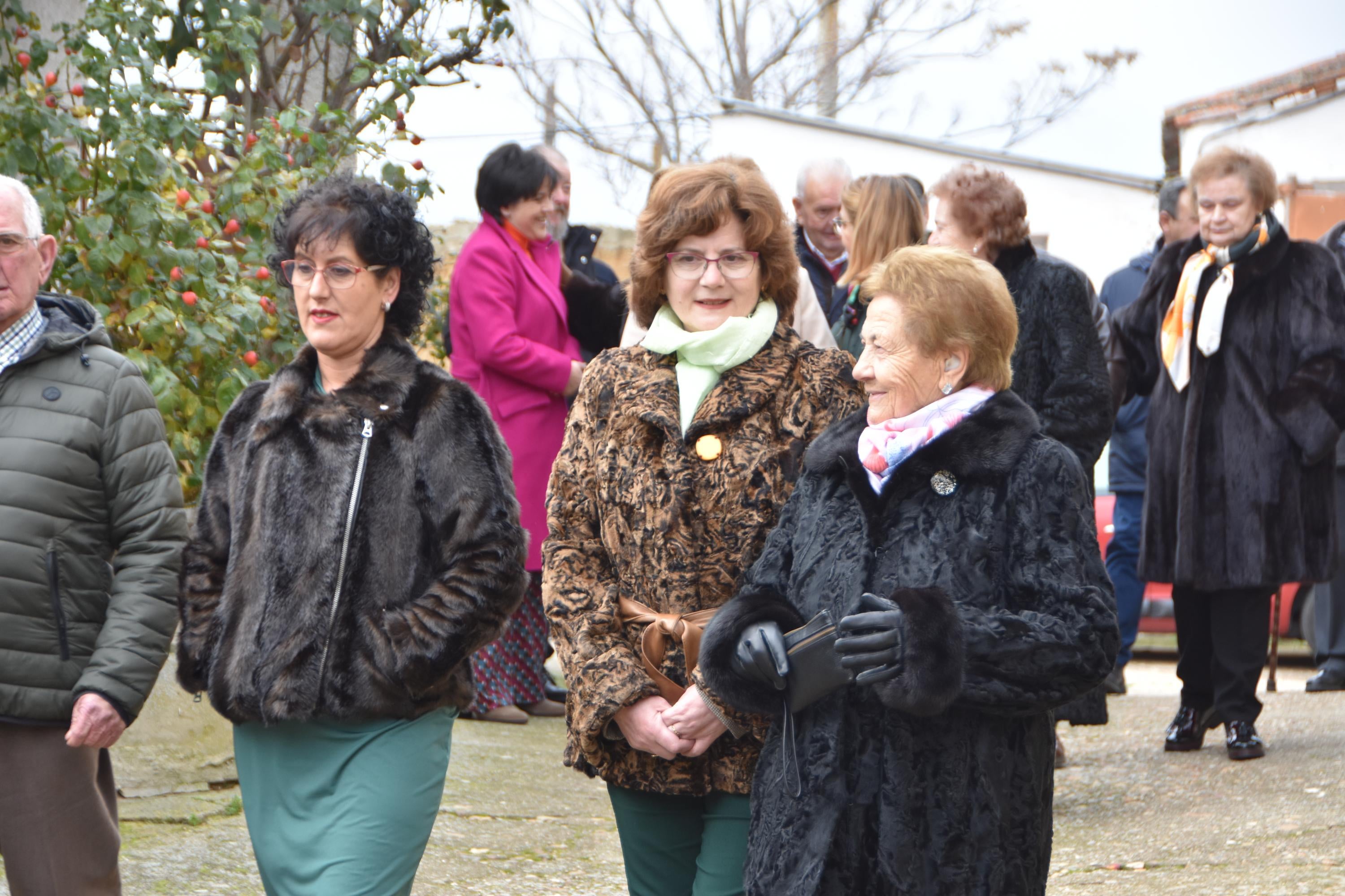 Cánticos y honores a San Antón en Calzada de Don Diego