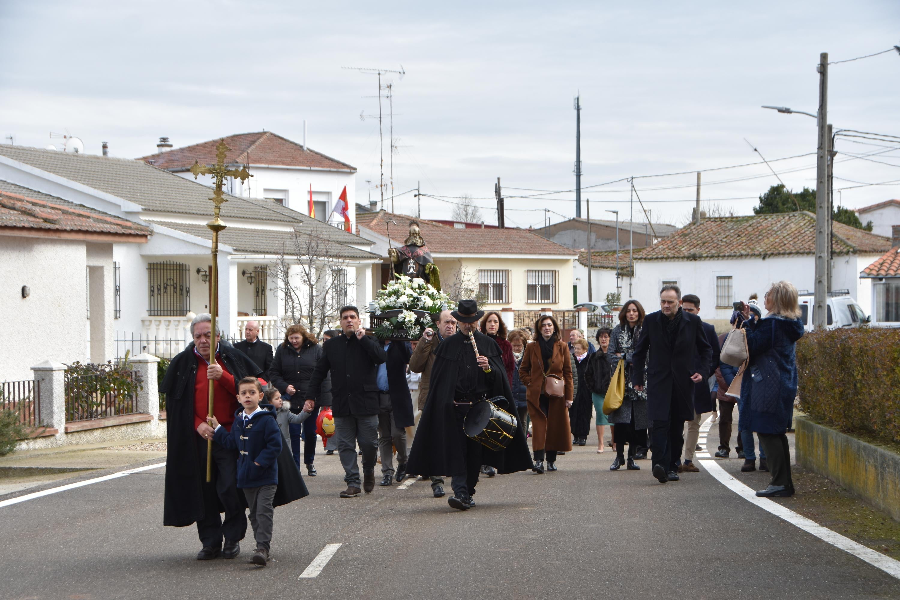 Cánticos y honores a San Antón en Calzada de Don Diego