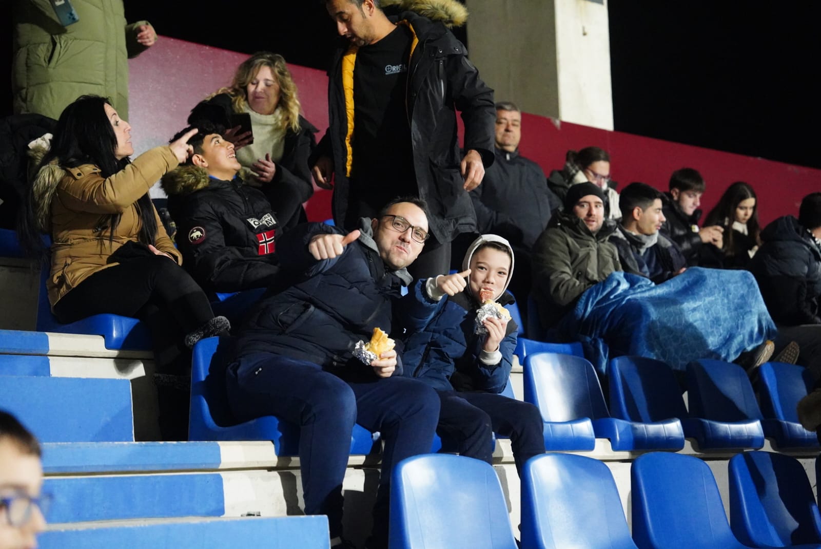 Búscate en la grada del Reina Sofía en el partido contra el Rayo Majadahonda