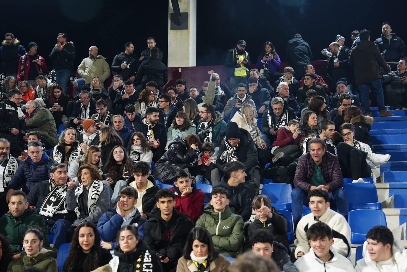 Búscate en la grada del Reina Sofía en el partido contra el Rayo Majadahonda