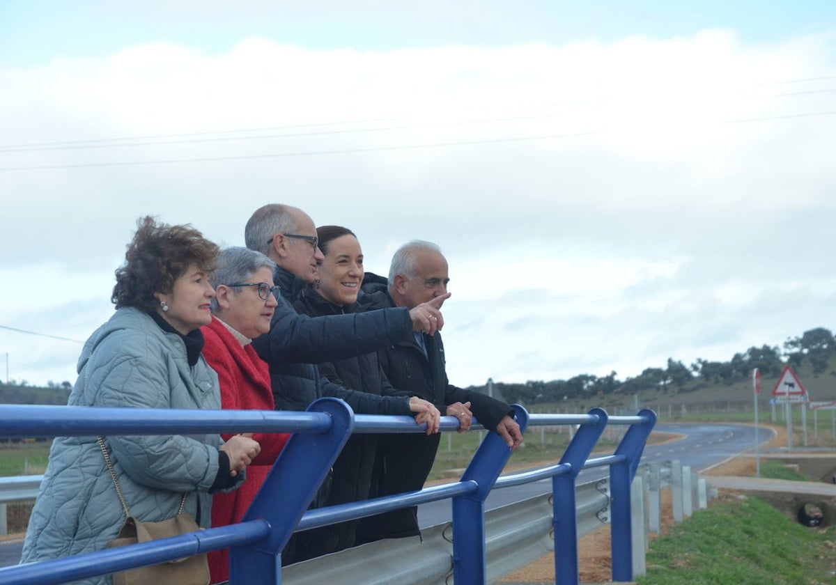 Diputados y equipo de Gobierno visitaron la vía de acceso a San Muñoz.