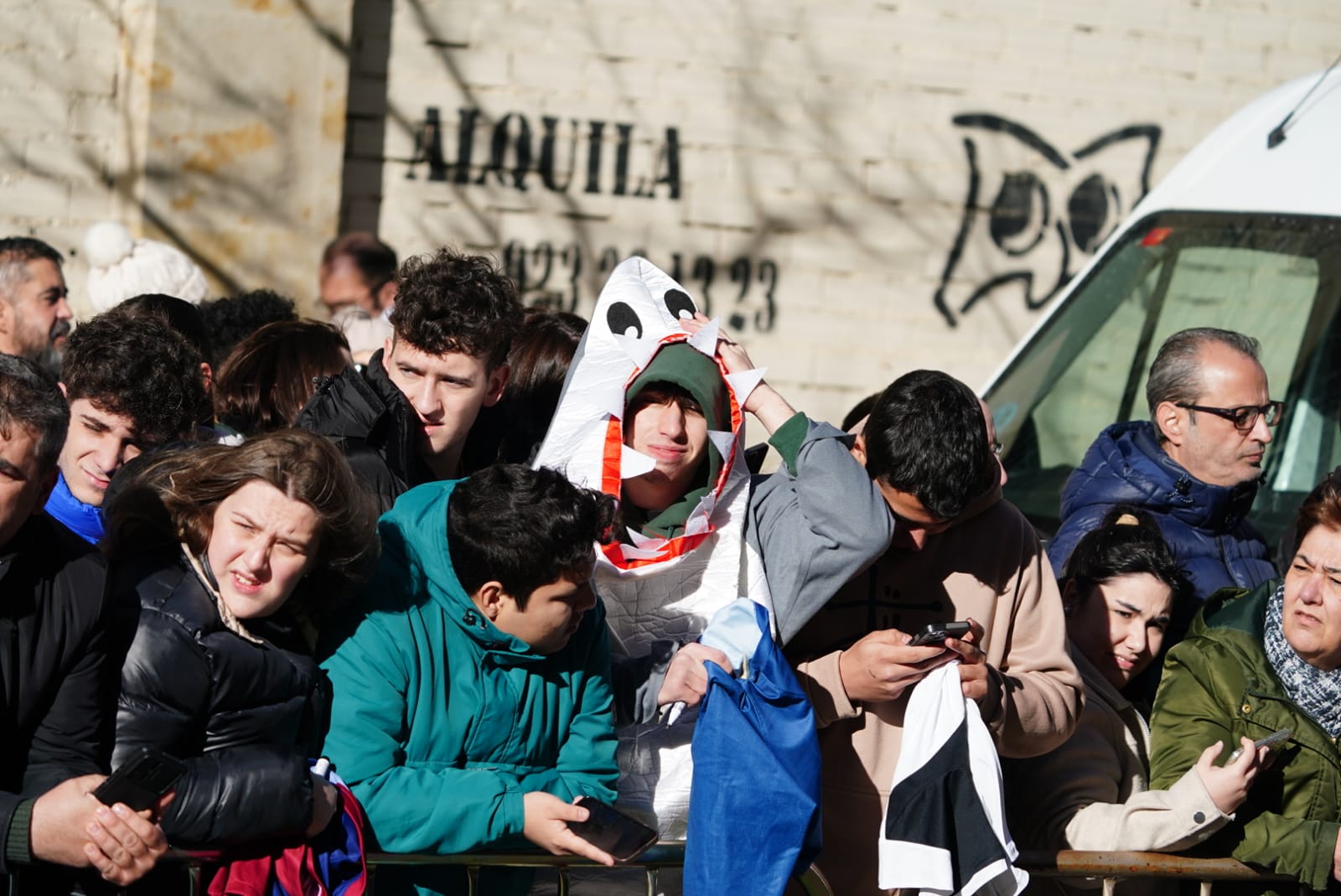 El Barça llegó a su hotel entre una multitud de aficionados: Pedri, el más reclamado