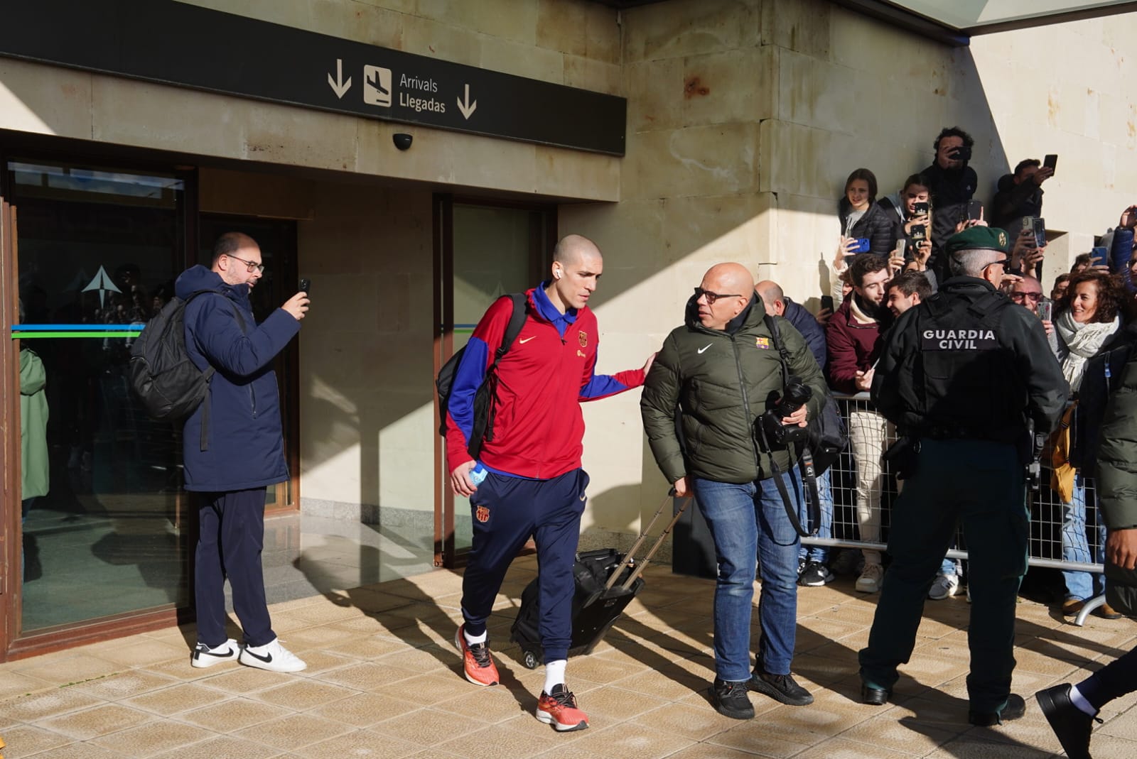 Así fue el aterrizaje del Barça en Salamanca: detallazo de Ferran Torres
