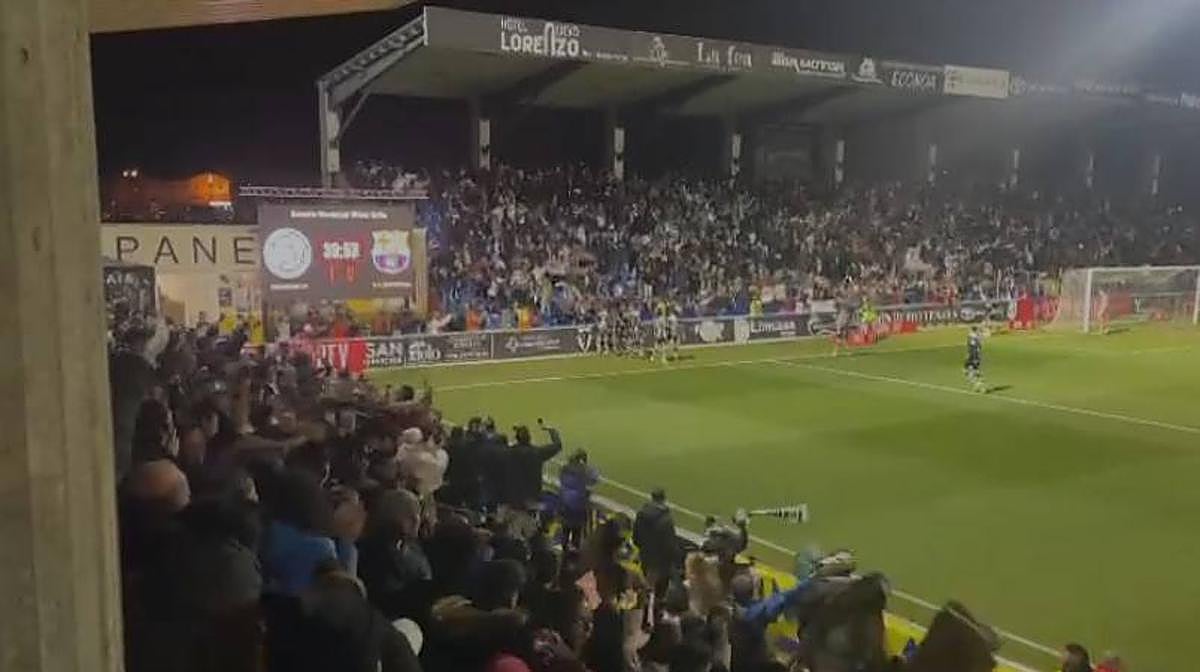 Locura total: así explotó el Reina Sofía con el gol de Álvaro Gómez