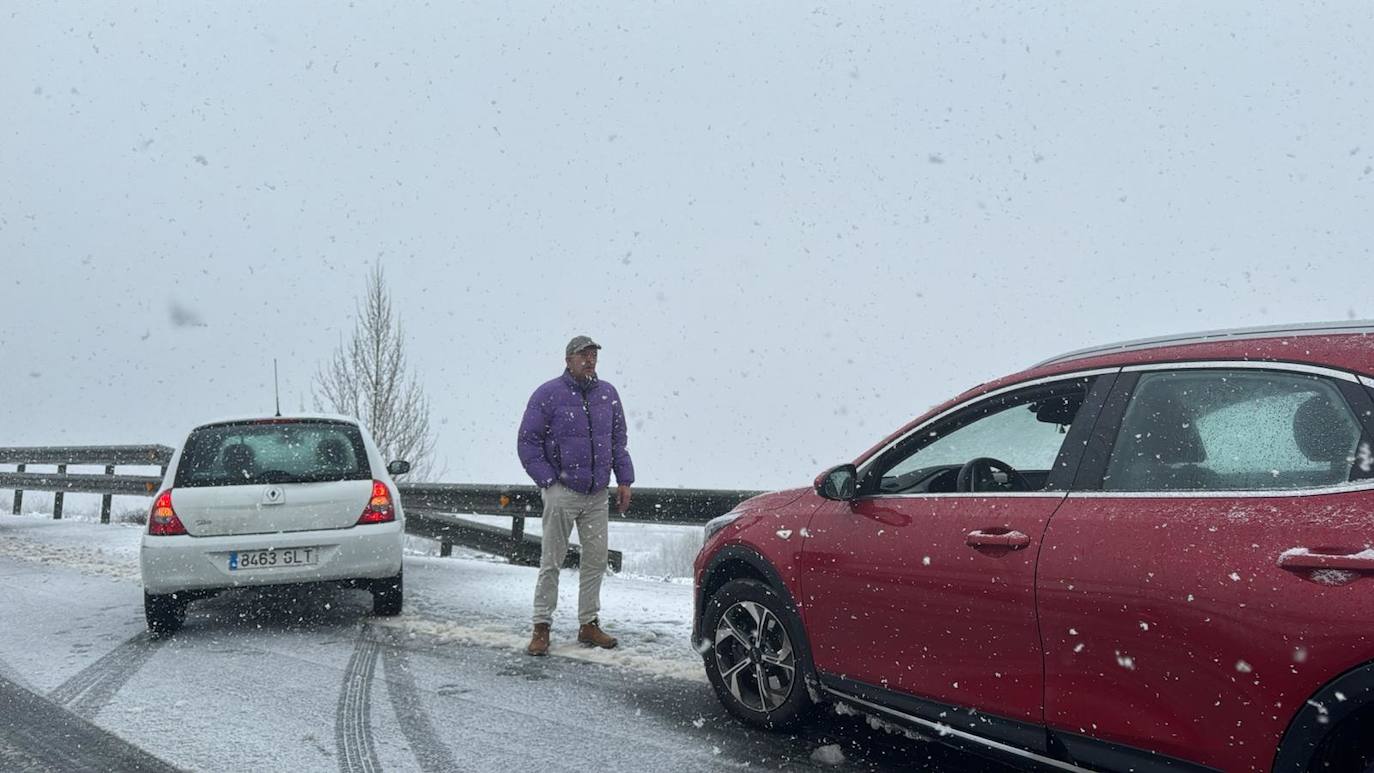 Los primeros copos de nieve provocan problemas de circulación en el sureste de la provincia