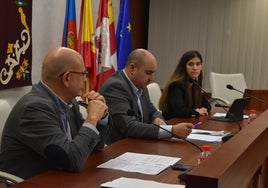 Fernando Martínez, Buenaventura Recio, Miryam Tobal durante el pleno.