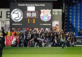 Al final del partido los voluntarios de Unionistas quisieron inmortalizar una noche histórica.