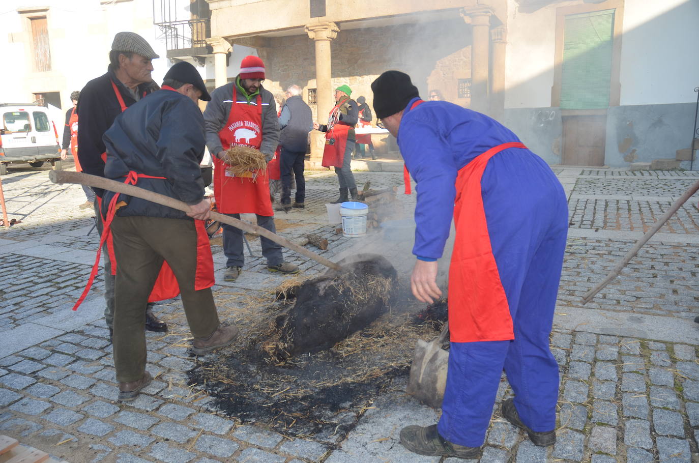 Lumbrales celebra una popular Fiesta de la Matanza Tradicional