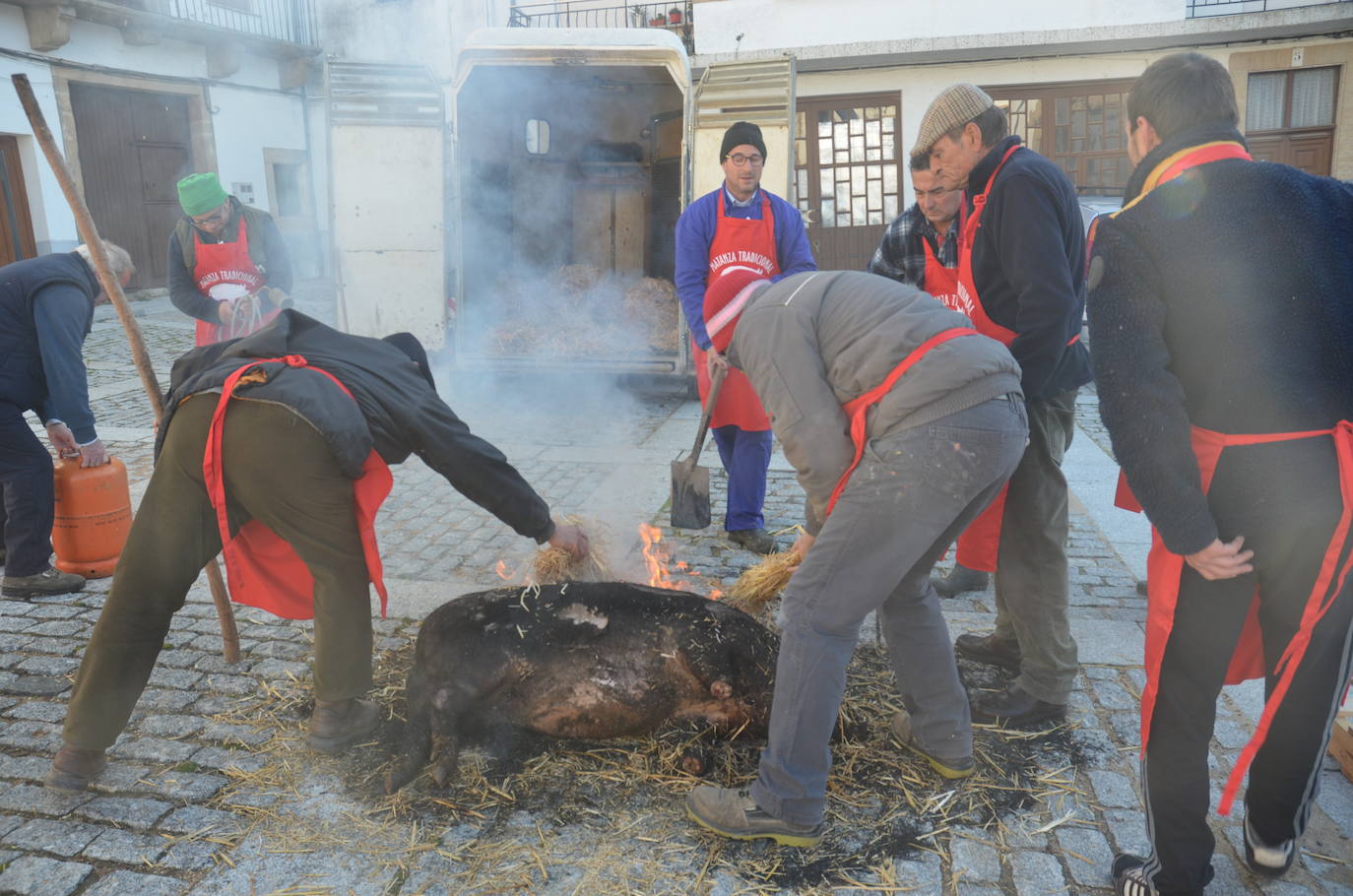 Lumbrales celebra una popular Fiesta de la Matanza Tradicional