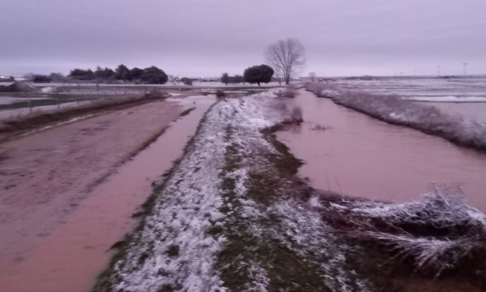 Impresionantes imágenes del desbordamiento del río Almar a su paso por Nava de Sotrobal