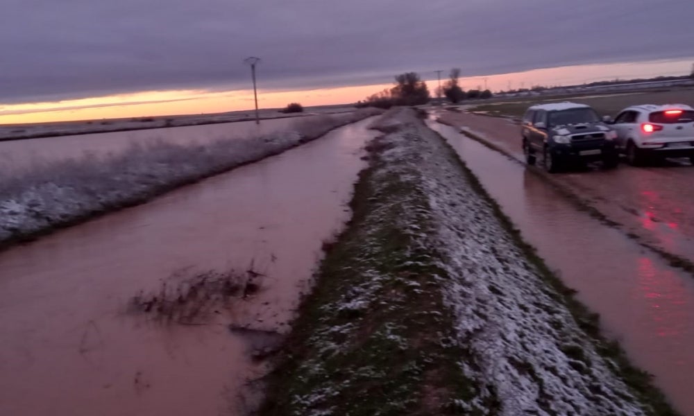 Impresionantes imágenes del desbordamiento del río Almar a su paso por Nava de Sotrobal