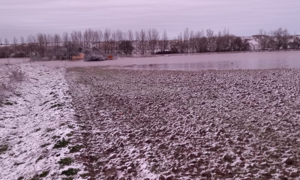 Impresionantes imágenes del desbordamiento del río Almar a su paso por Nava de Sotrobal