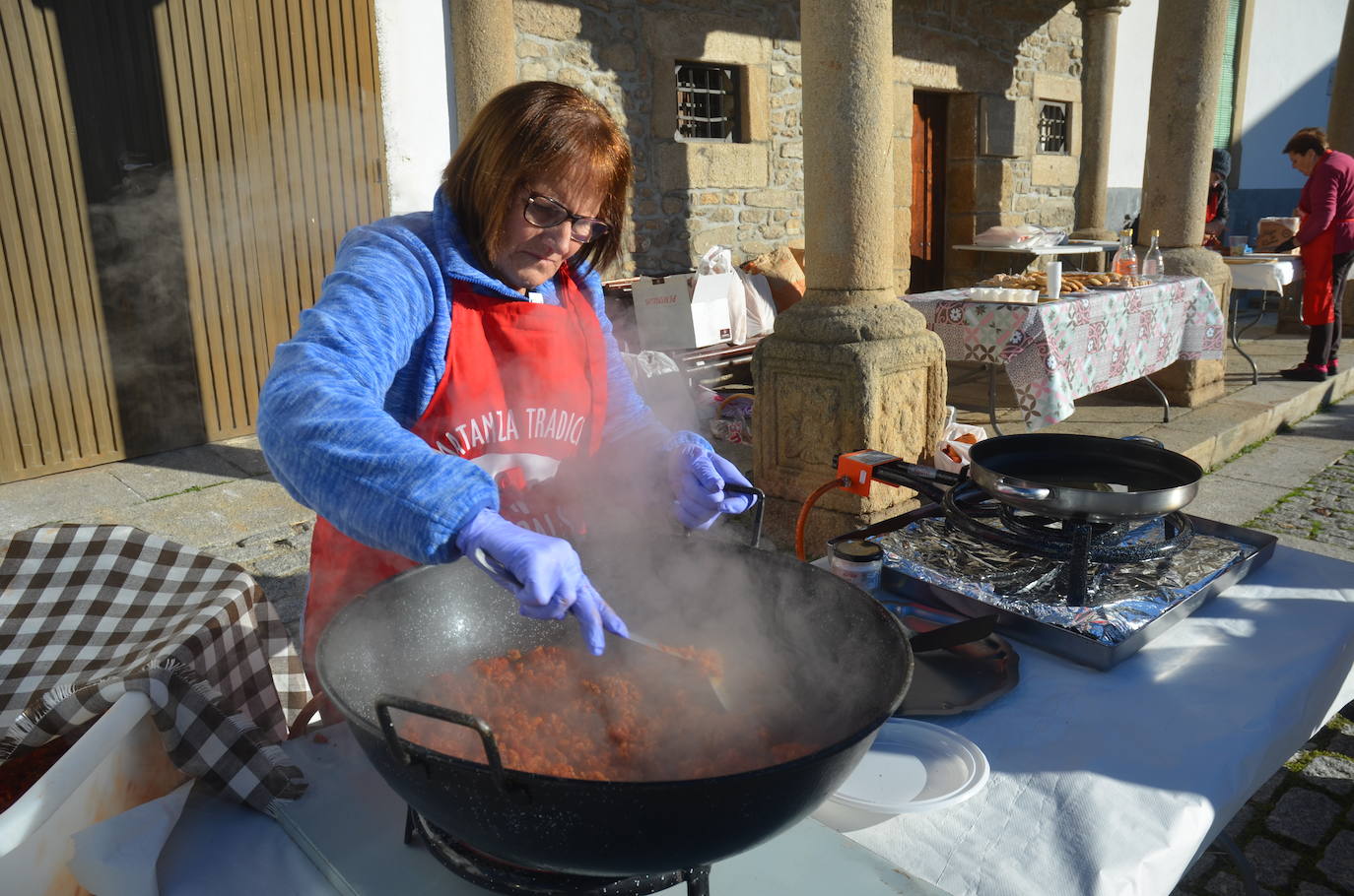 Lumbrales celebra una popular Fiesta de la Matanza Tradicional