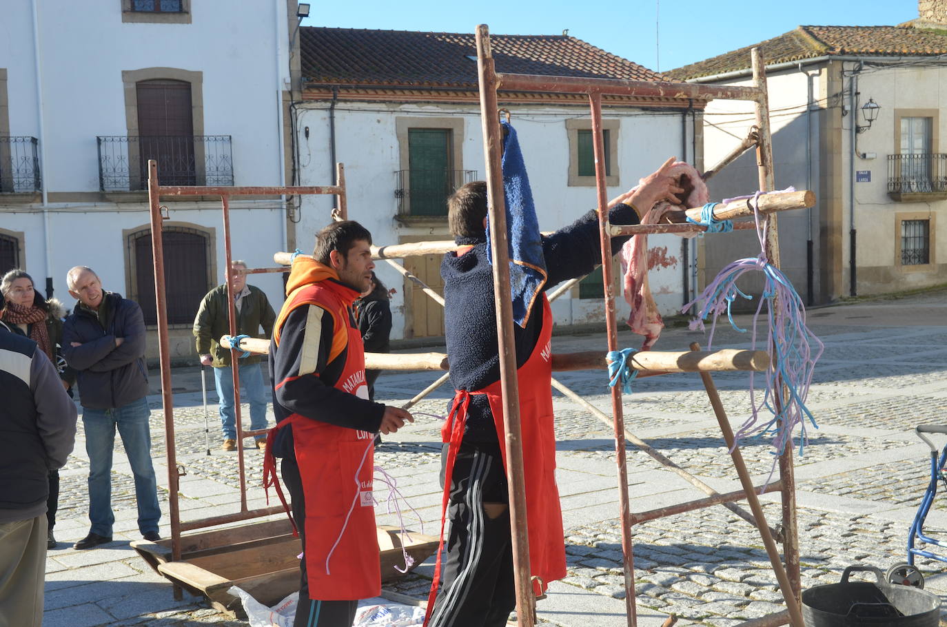 Lumbrales celebra una popular Fiesta de la Matanza Tradicional