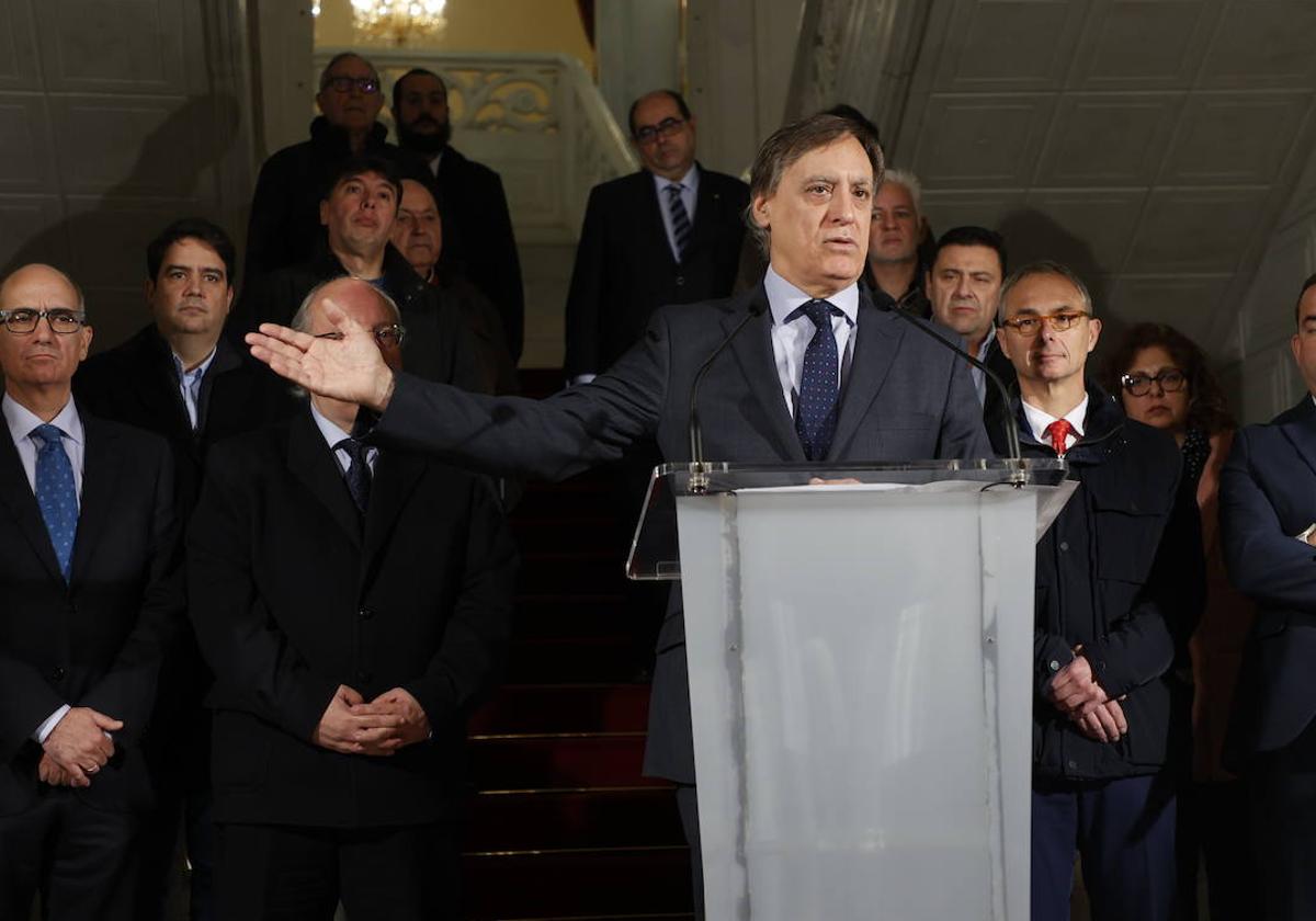 García Carbayo, en una rueda de prensa por la cuarta frecuencia.