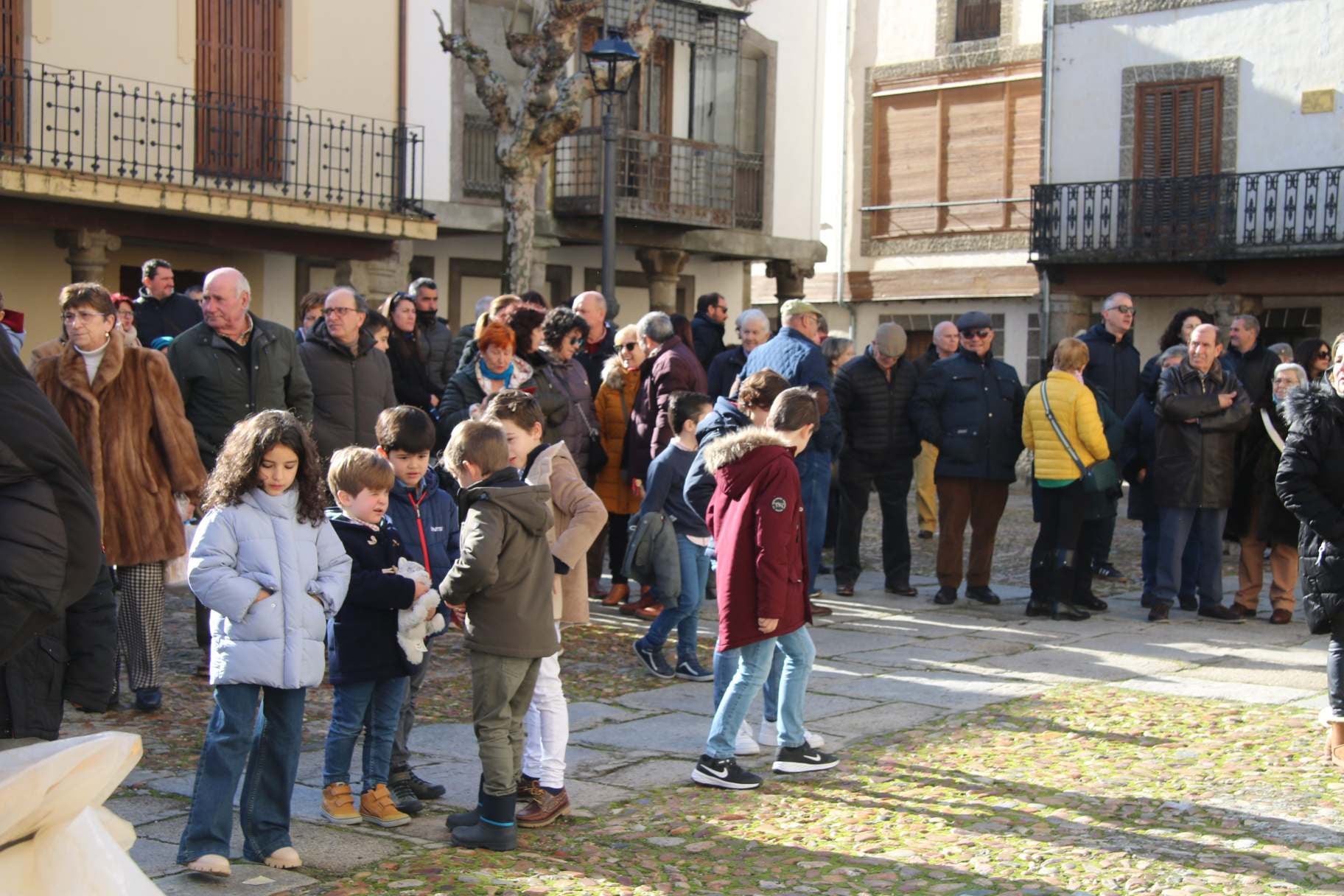 Ledesma, rendida a la tradición de San Antón y la subasta de lotes «Más vale, más darán»