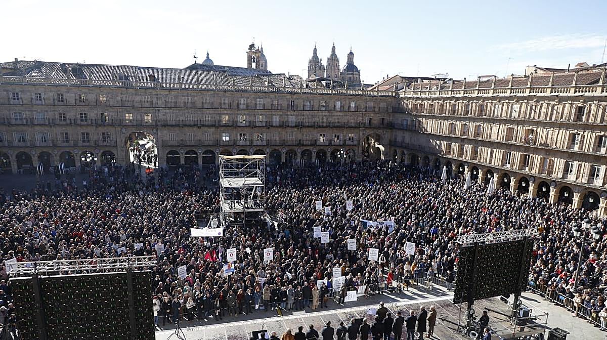 «¡Queremos tren, queremos tren!» El grito unánime desde la Plaza Mayor de Salamanca