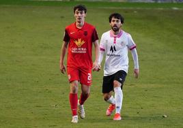 Mito y Javi Navas, en el derbi de la pasada temporada en el estadio Helmántico.