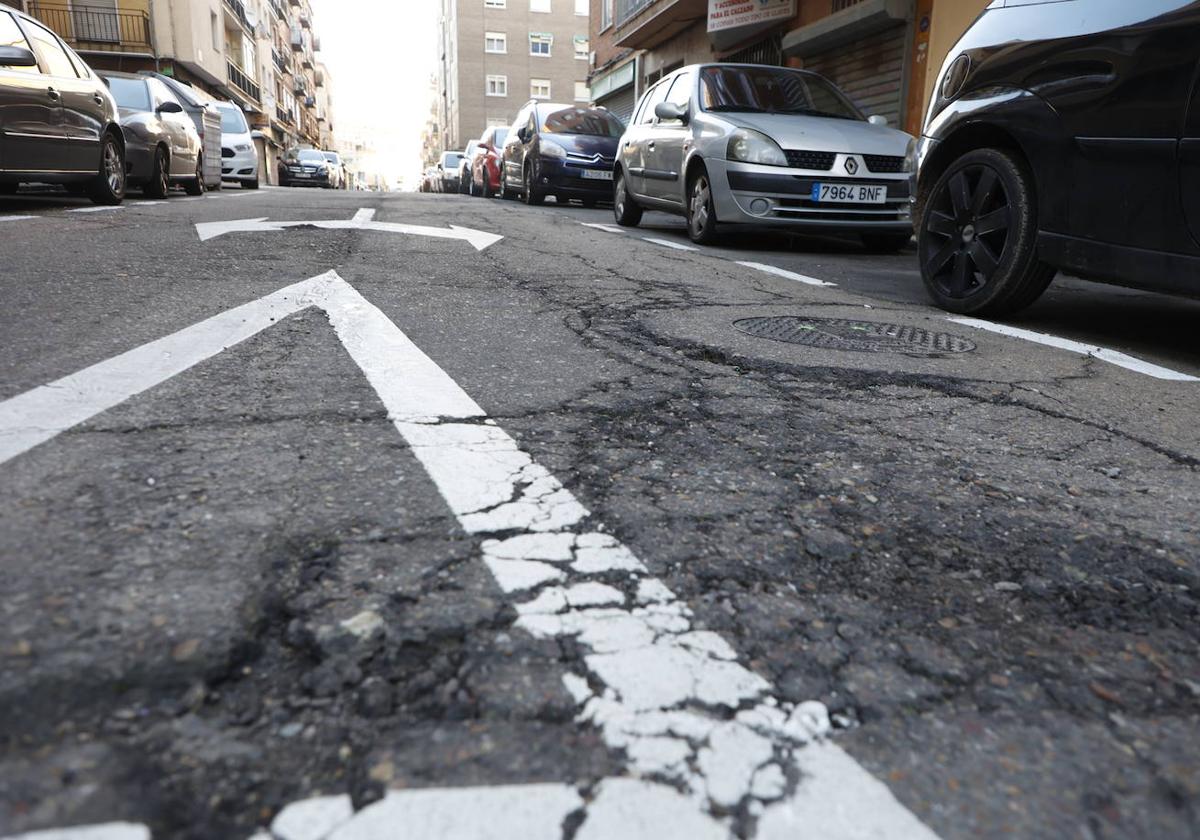 El estado actual del asfaltado de la calle Fresno en Garrido.