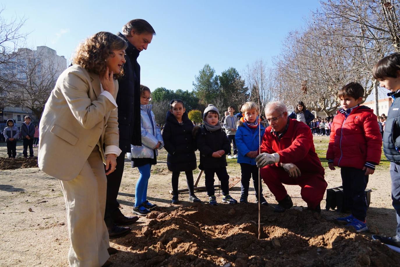 Los niños del Colegio Marista Champagnat plantan árboles dentro del proyecto &#039;Patios por el Clima&#039;