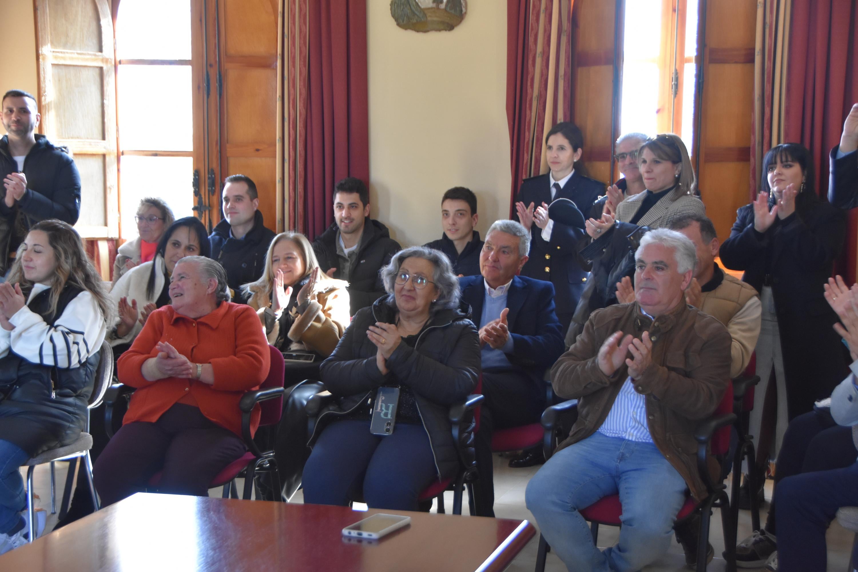 Terradillos premia a dos de sus policías locales por sus 25 años de labor