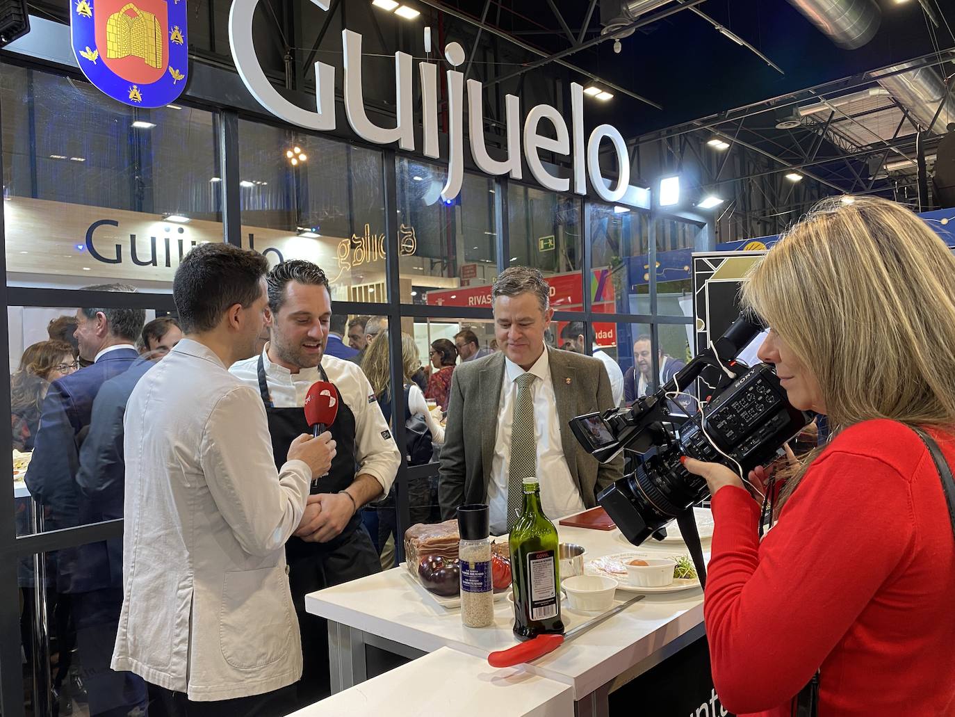 El Carnaval, del deporte y la gastronomía de Guijuelo se lucen en Fitur