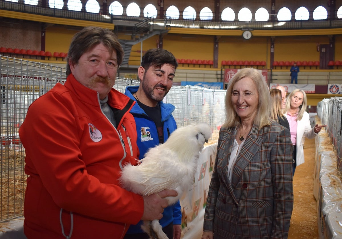 La Feria Avícola de Alba de Tormes reúne a 1.050 animales hasta el domingo