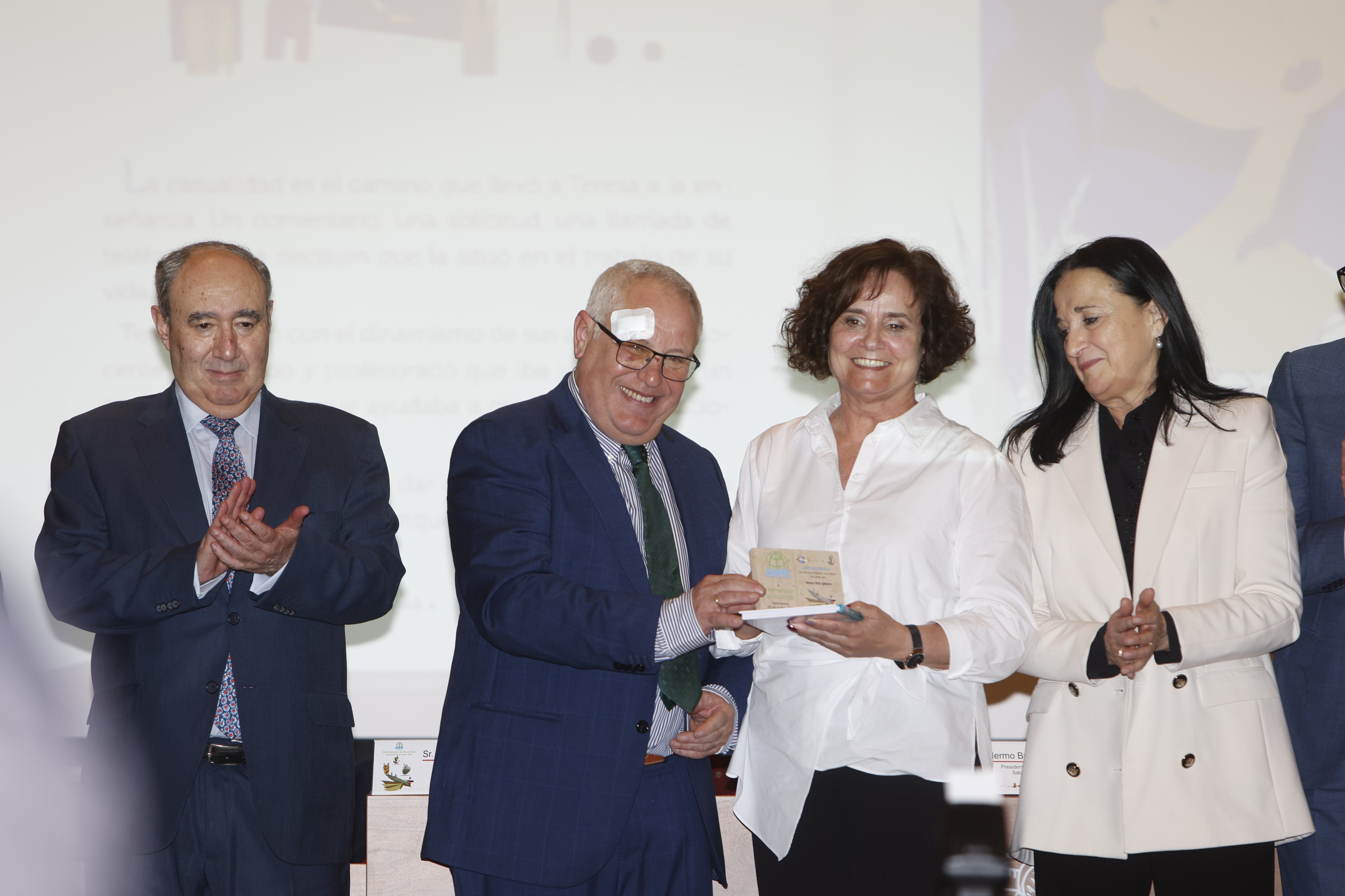 Homenaje sentido de ANPE a 25 docentes con la esperanza puesta en el futuro