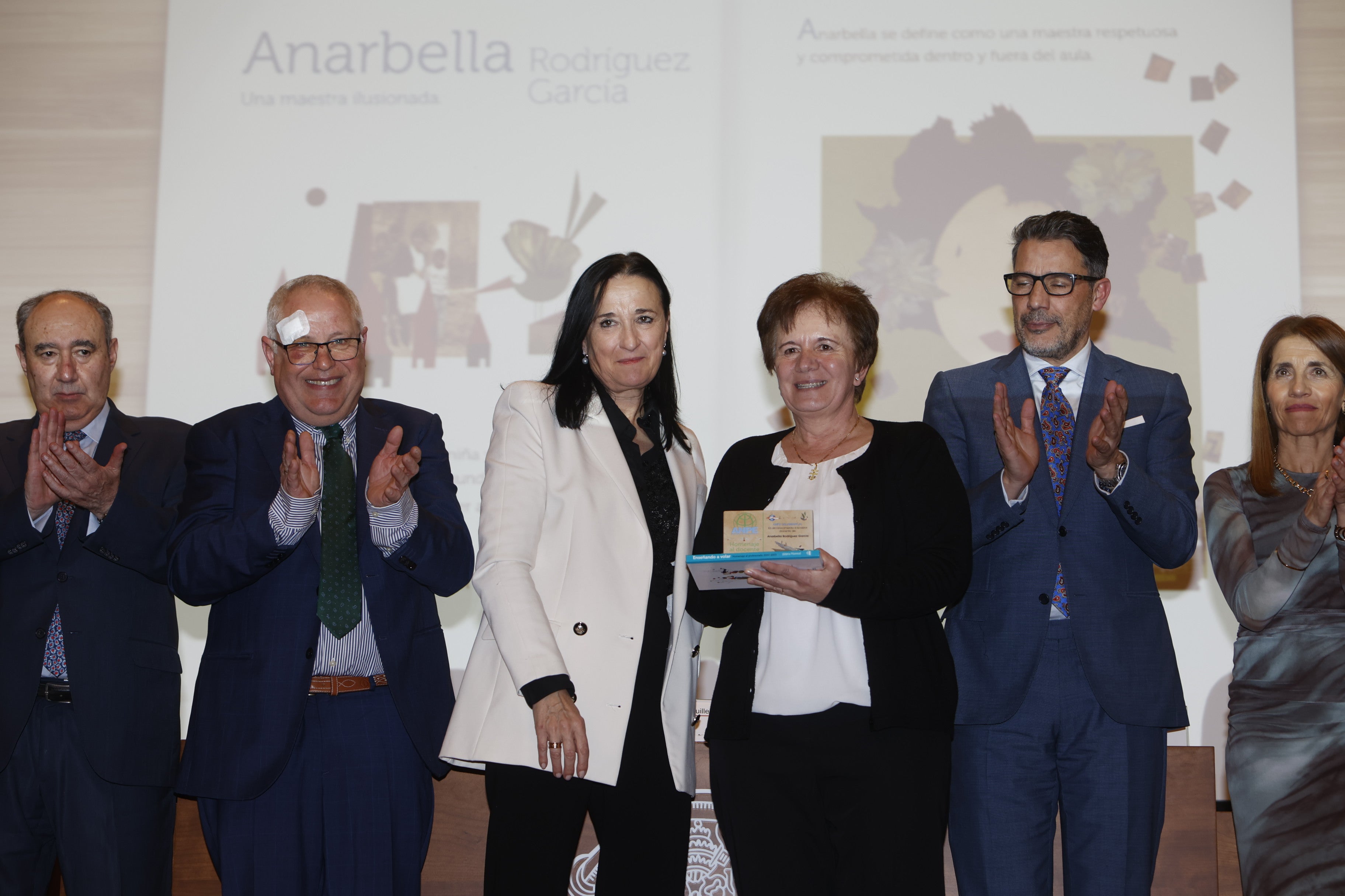 Homenaje sentido de ANPE a 25 docentes con la esperanza puesta en el futuro