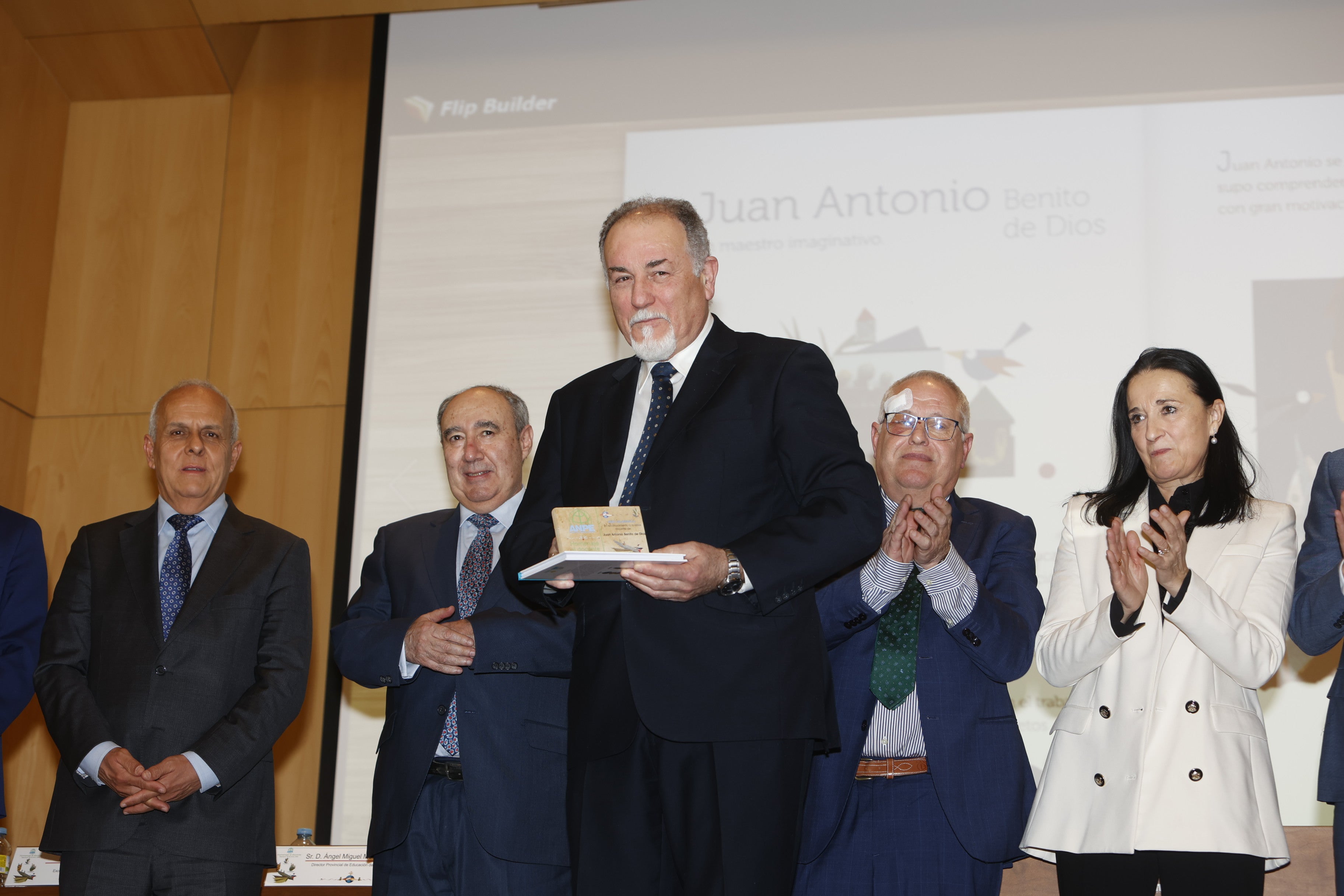 Homenaje sentido de ANPE a 25 docentes con la esperanza puesta en el futuro