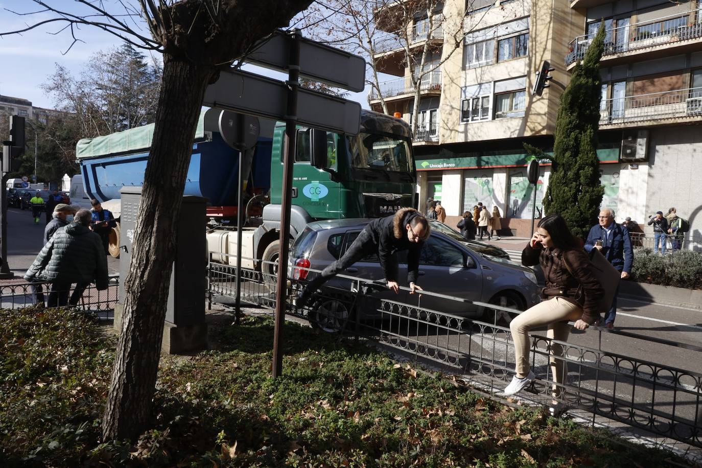 Así fue el espectacular accidente en Carmelitas entre un camión y un coche