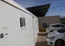 Aseos portátiles instalados junto al Fondo Oeste.