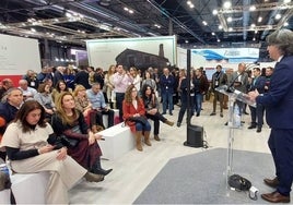 El alcalde de Béjar, Luis Francisco Martín, durante su intervención en Fitur. FOTOS:AYTOBAÑOS