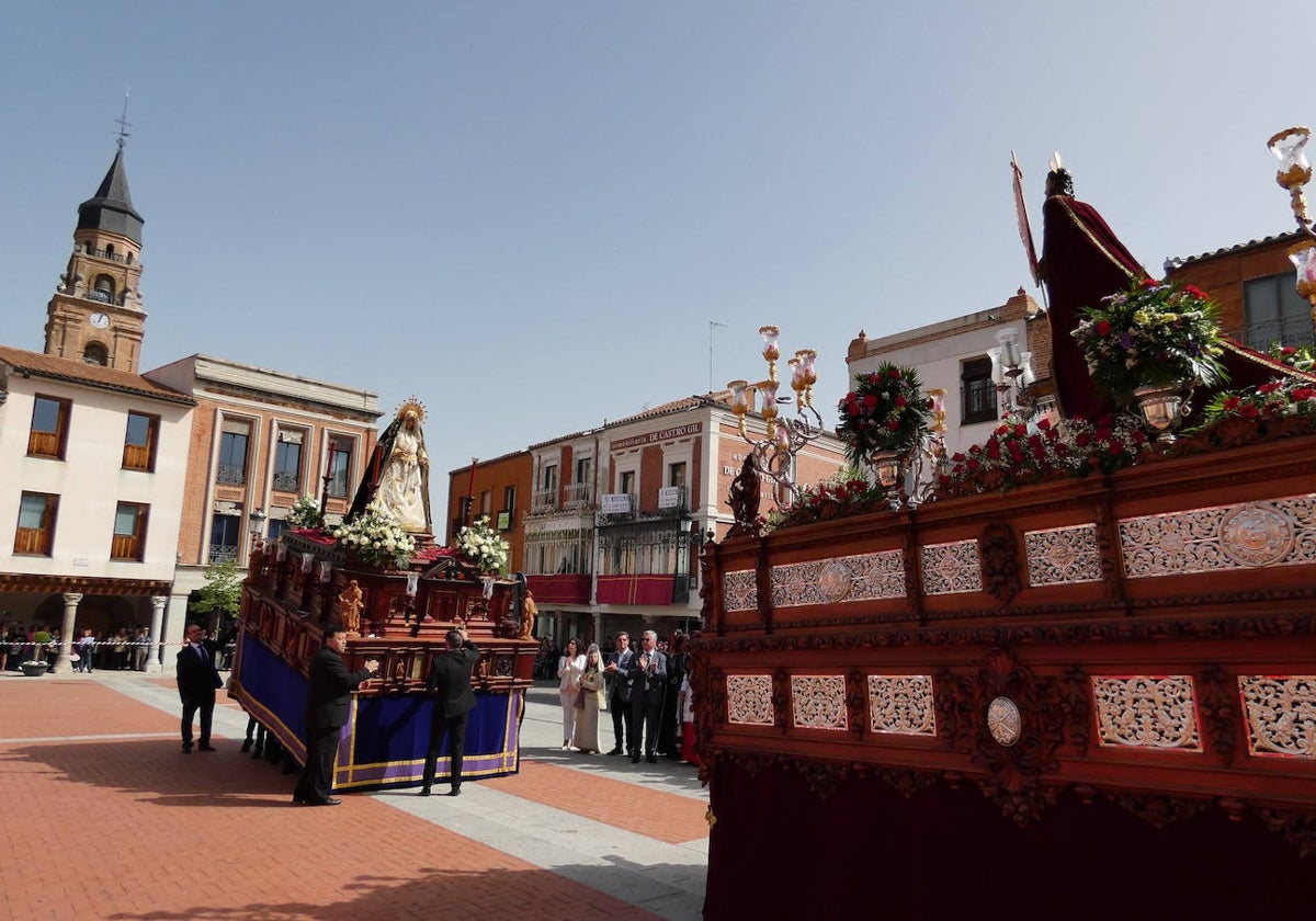 Procesión del Encuentro en la plaza de la Constitución.