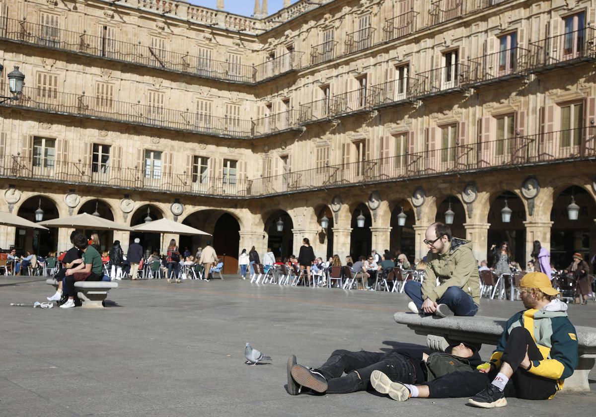 Una imagen de buenas temperaturas en la Plaza Mayor.