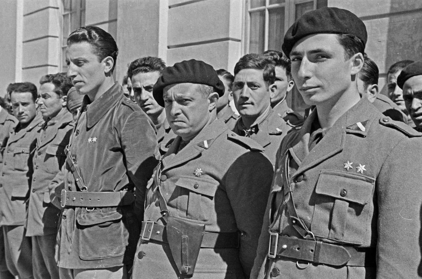 Algunos de los prisioneros italianos capturados en la batalla de Guadalajara. La imagen fue tomada en el Cuartel del Almirante, ubicado en Valencia, entre abril y mayo de 1937.