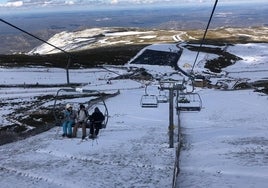 Imagen de esquiadores en el telesilla en temporadas anteriores.