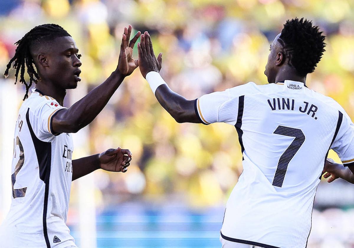 Camavinga y Vinicius celebran el gol del brasileño en Las Palmas.