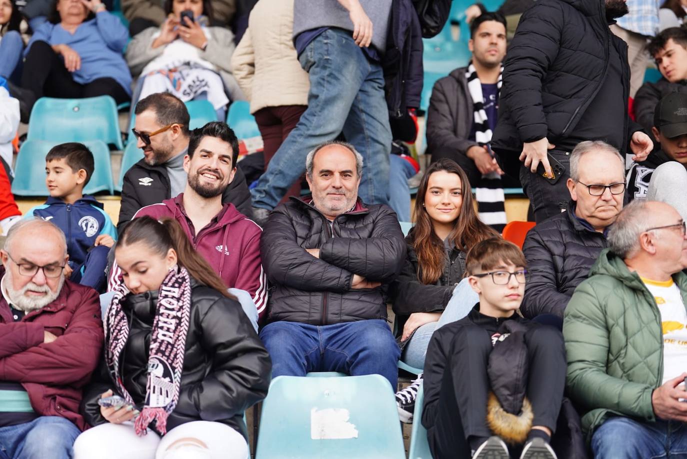 Búscate en la grada del Helmántico en el partido del Salamanca UDS contra La Virgen del Camino