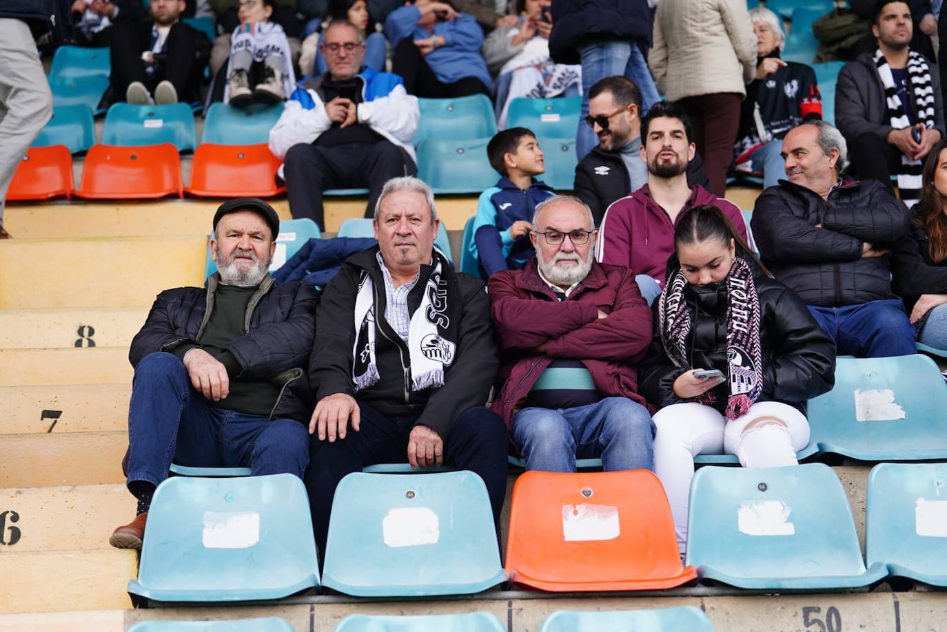 Búscate en la grada del Helmántico en el partido del Salamanca UDS contra La Virgen del Camino