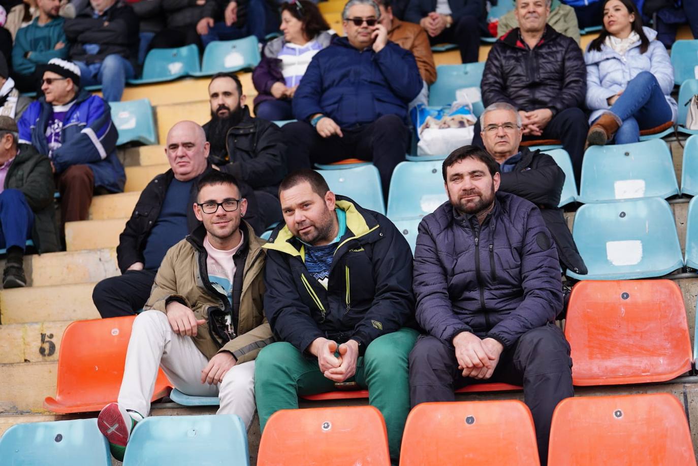 Búscate en la grada del Helmántico en el partido del Salamanca UDS contra La Virgen del Camino