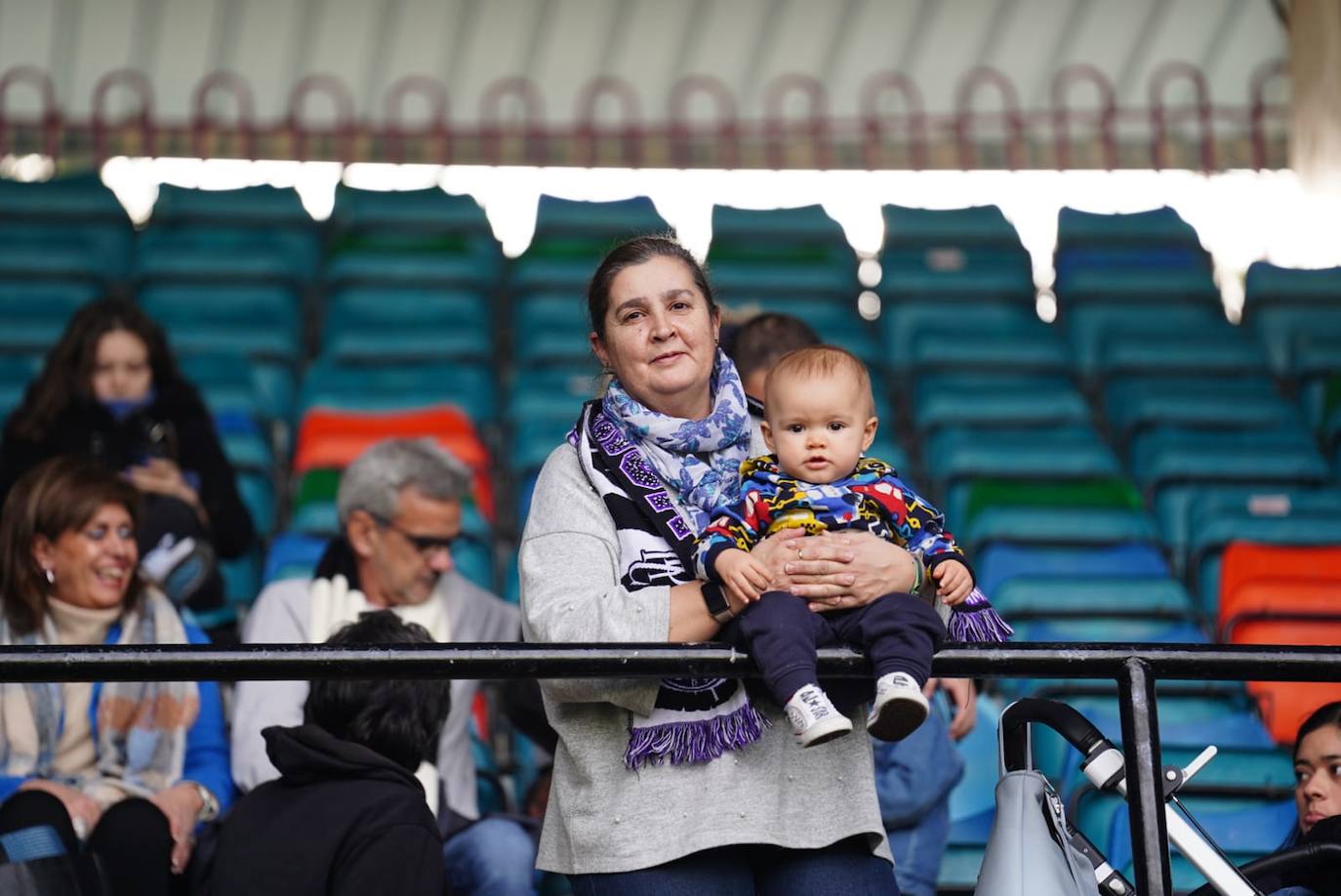 Búscate en la grada del Helmántico en el partido del Salamanca UDS contra La Virgen del Camino