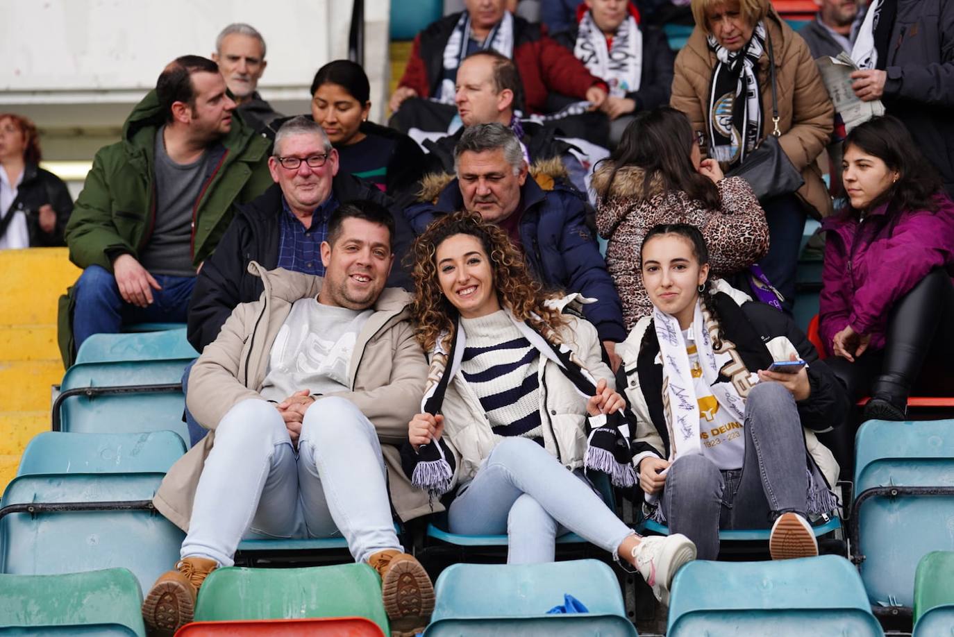 Búscate en la grada del Helmántico en el partido del Salamanca UDS contra La Virgen del Camino